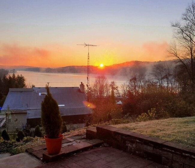 Photo - 3bed 2bath Home with Atwood Lake Views