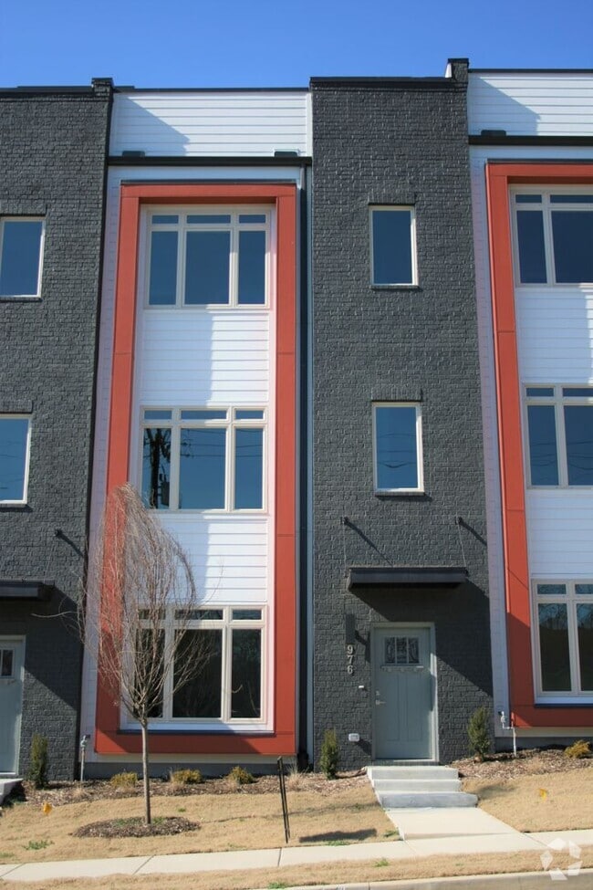 Building Photo - Youngs Lane Luxury Townhome