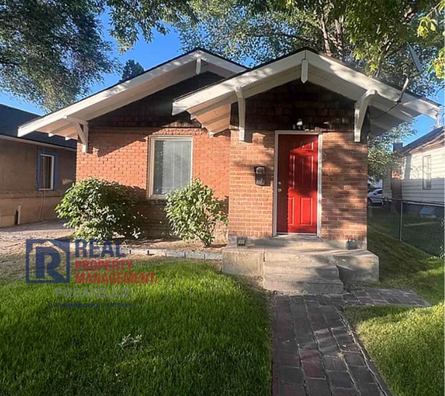 Building Photo - 3 bed 1 bath house - Near ISU