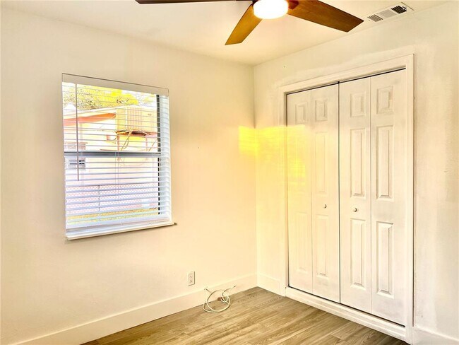 Photo - 651 SW 28th Dr