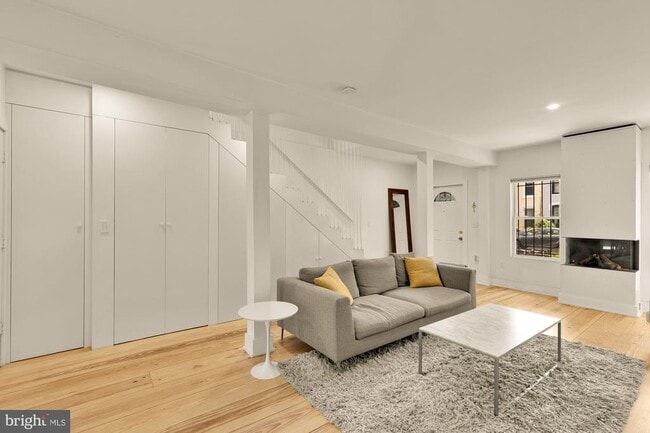 Photo - 1608 5th St NW
