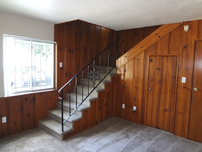 Photo - 2013 Thomas Ave