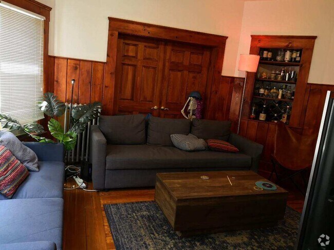 Building Photo - 9 Windsor Rd Unit 1 Rental