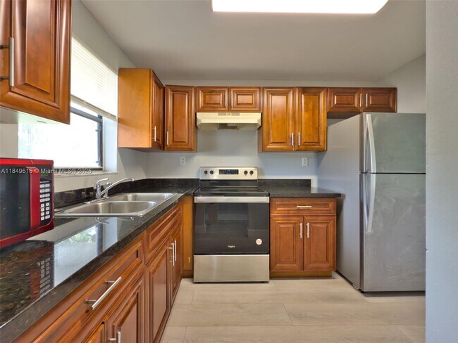 Building Photo - 6001 Shaker Wood Cir Unit 104 Rental