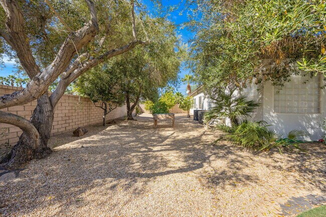 Photo - 49392 Hohokam River St