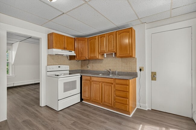 Building Photo - 139 Greenwood St Unit 3