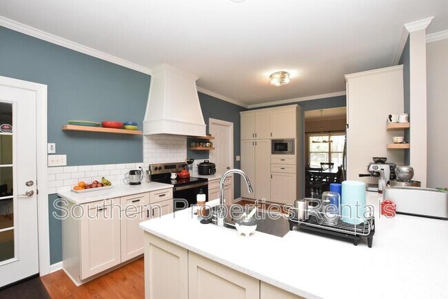 Photo - 152 Lakeforest Trail