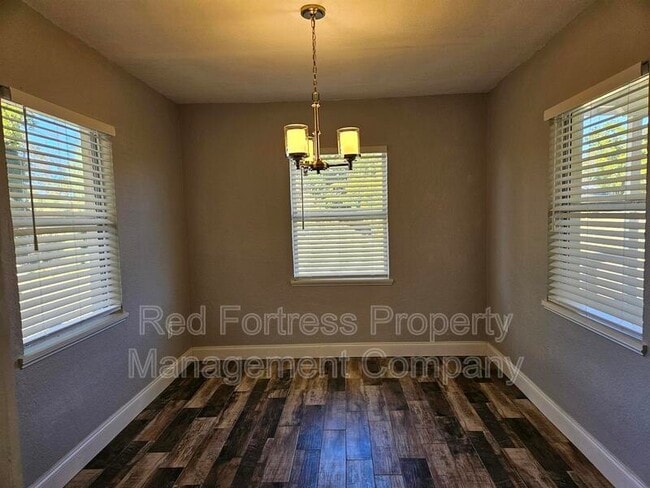 Photo - 433 South Dr