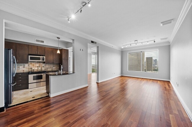 Building Photo - 3333 Allen Pkwy Unit 2110