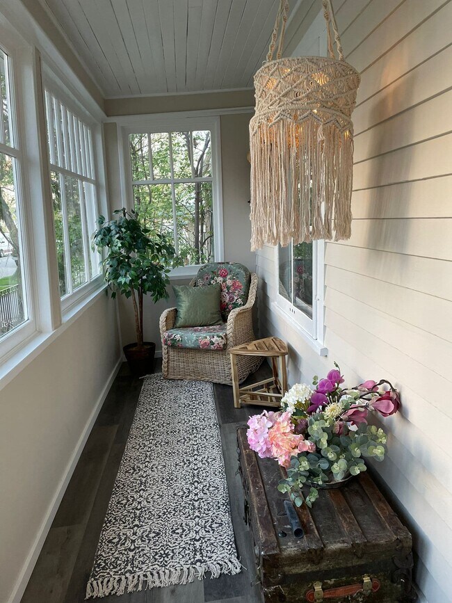 Photo - 1029-1029 9 St SE Unit Second Story Suite