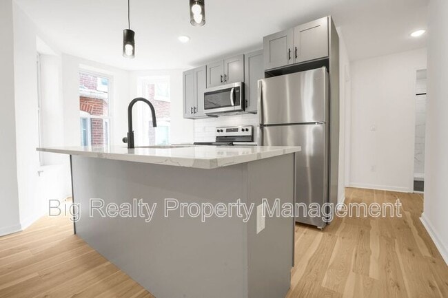 Building Photo - 228 Bridge St Unit 1