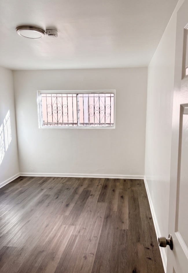 Photo - 2672 S Redondo Blvd Unit 3