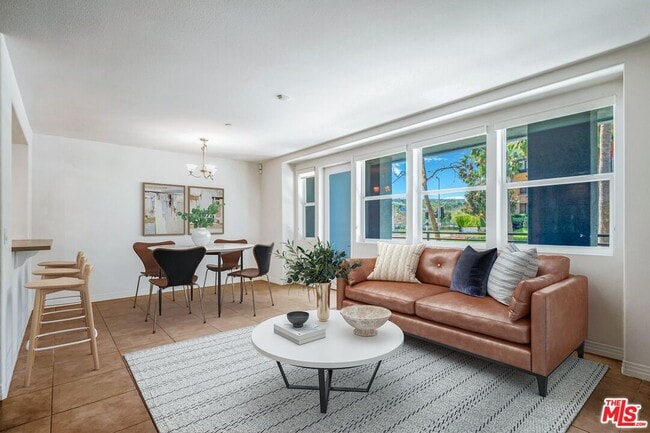 Building Photo - 7100 Playa Vista Dr Unit 123