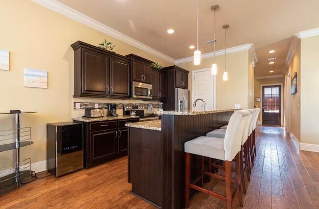 1943 Boardwalk Dr