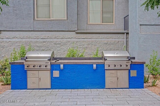 Photo - 1033 N Parkside Dr Unit ST