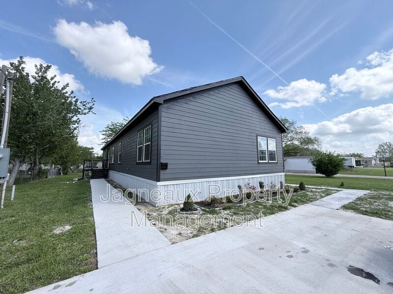 Photo - 816 Shady Ln