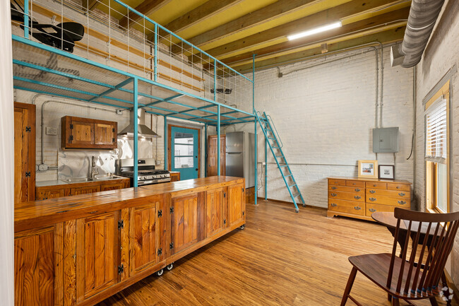 Building Photo - 1500 E Madison St Rental