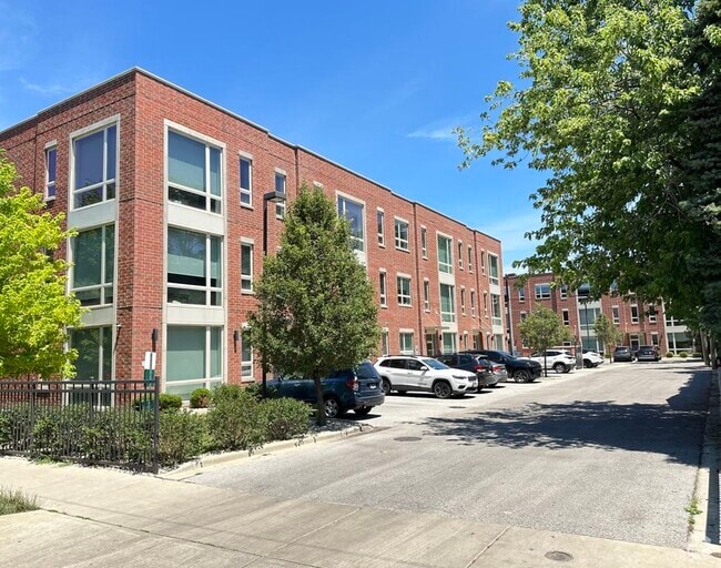 Building Photo - 4111 N Narragansett Ave Rental