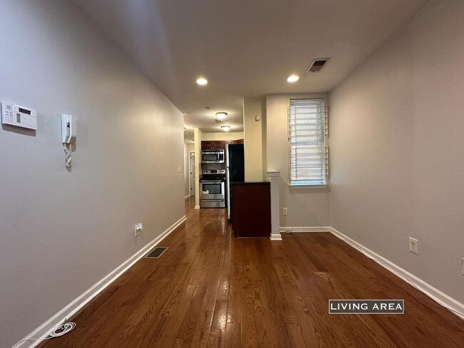 Photo - 1839 Willington St