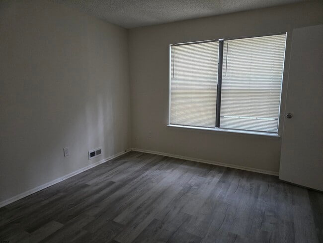 Photo - 128 Liberty Ct Unit 128