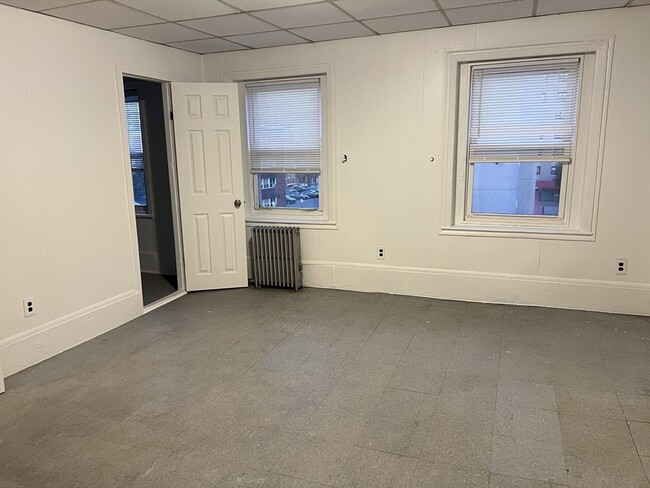 Building Photo - 216 Harrison Ave Unit #3 Rental