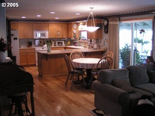 Photo - 4 bed, 3 bath in desirable McMinnville Nei...