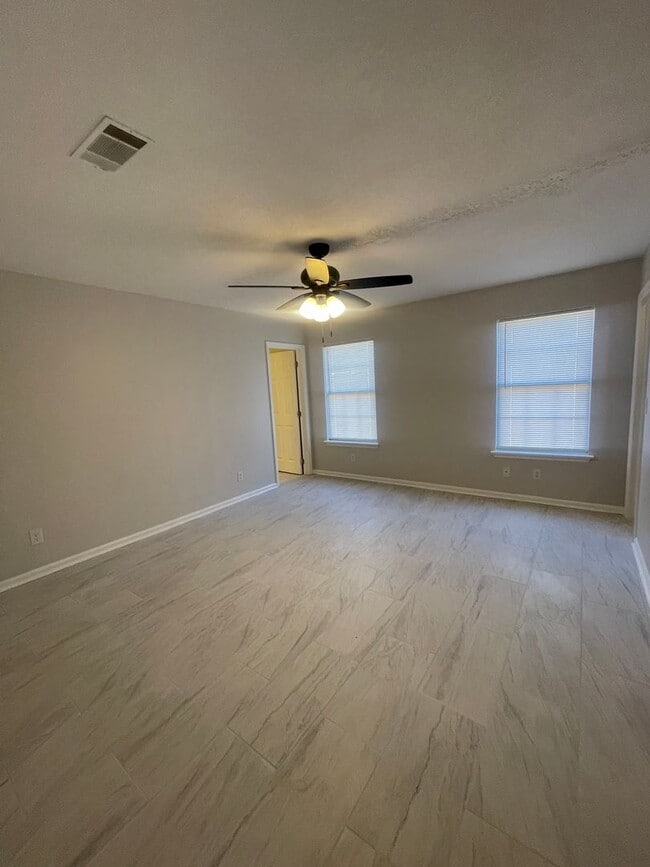 Photo - 2 Bedroom/2 Bathroom Duplex with Garage