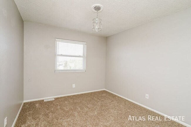 5515 Jennifer Ln