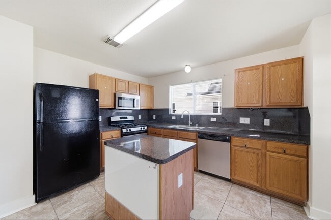 Photo - 6146 Settlers Lake Cir W