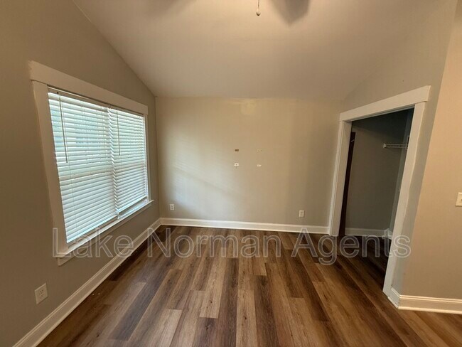 Photo - 664 Reeves Ct