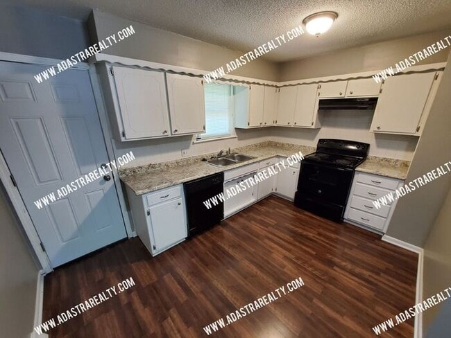 Photo - Very Nice 3 Bedroom/1 Bath Duplex in Olathe-Available in JULY!!!