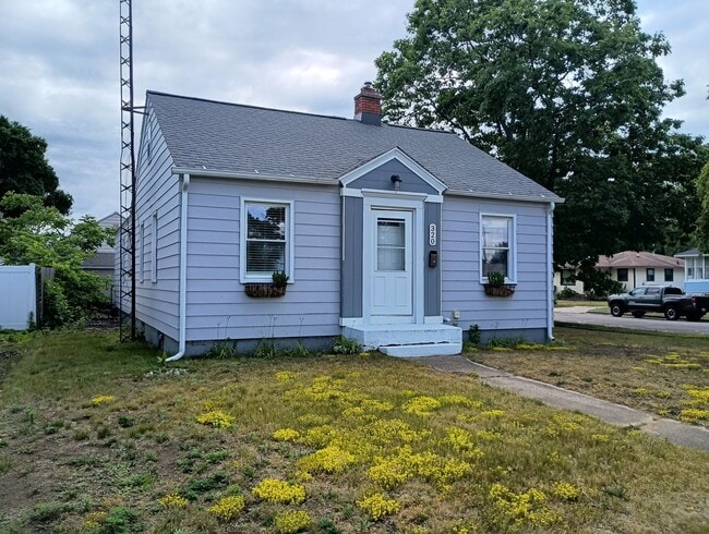 Building Photo - 320 S Griffin St