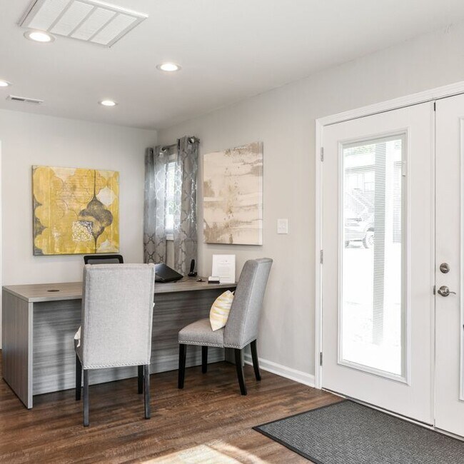 Leasing Office - The Flats at Salem