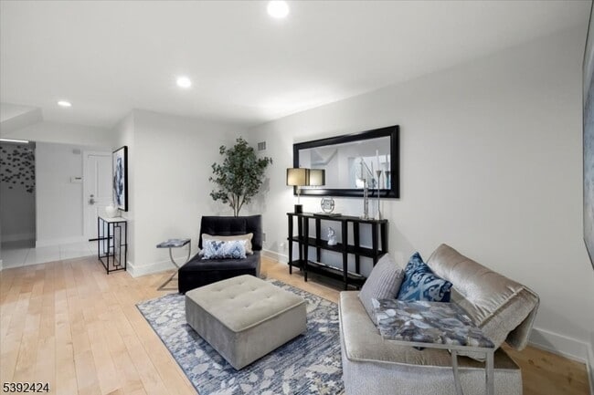 Photo - 827 Alden Rd