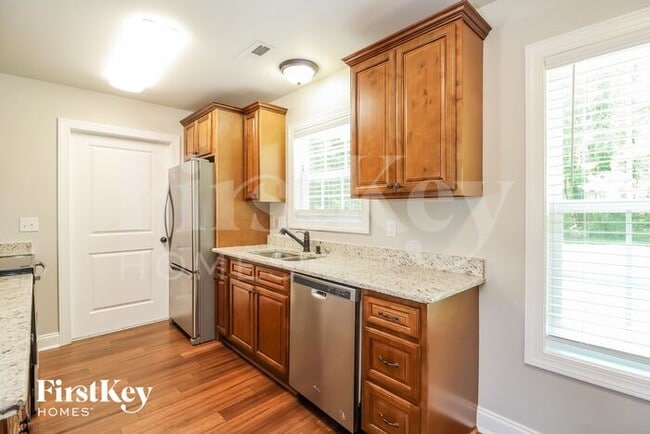 Photo - 438 Garland Dr