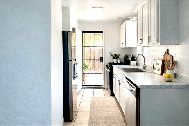 Photo - 2528 E Lee St