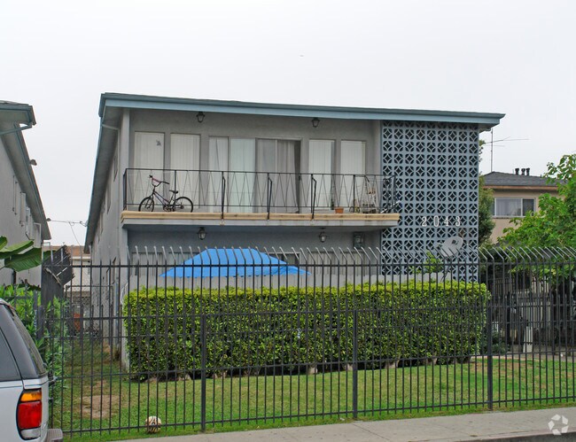 2043 S Corning