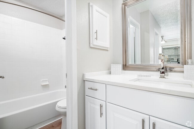 1BR, 1BA - 614SF - Bathroom