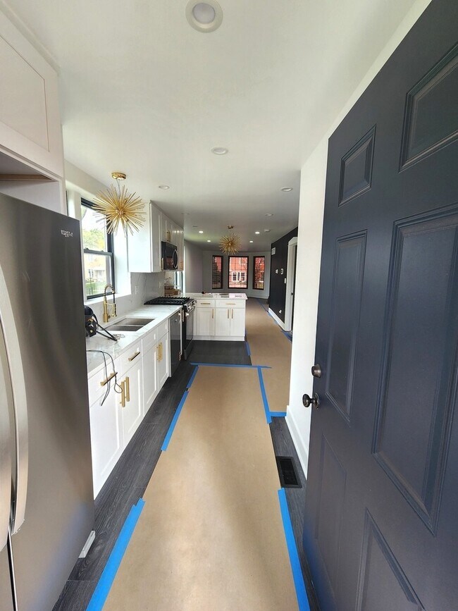 Photo - 243 W Swann St