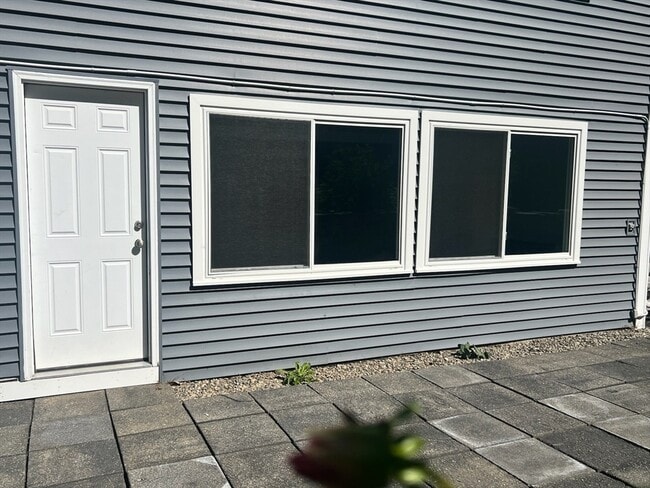 Building Photo - 0 Upton Rd Unit 1