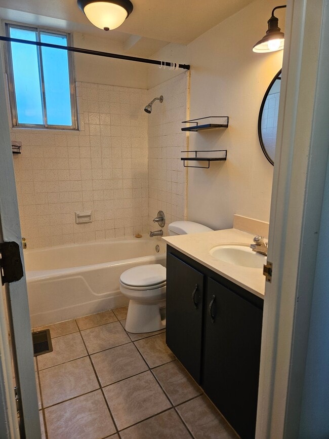Photo - 351 W 200 S