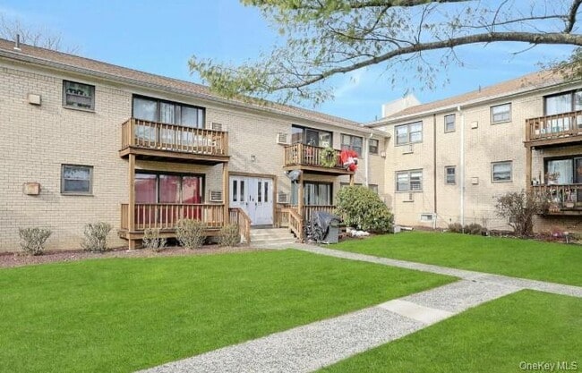 Building Photo - 285 Sneden Pl W Unit 285