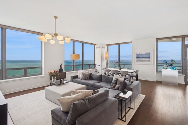 Building Photo - 600 Lake Shore Dr Rental