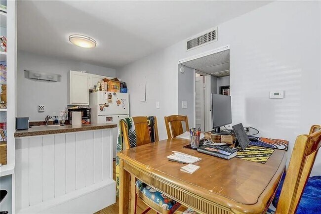 Photo - 1000 W 26th St Unit 109