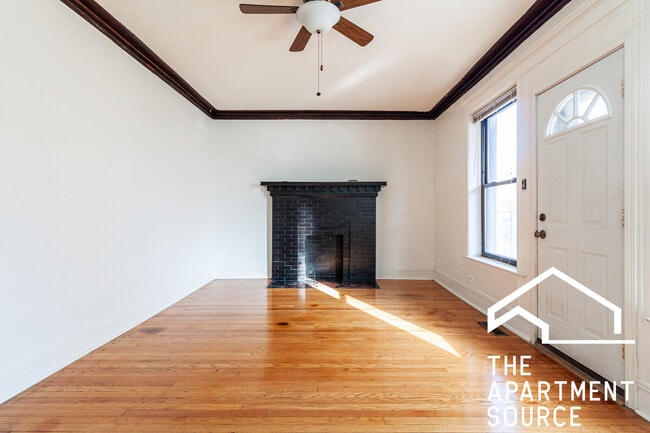 Photo - 900 W Belle Plaine Ave Unit 1