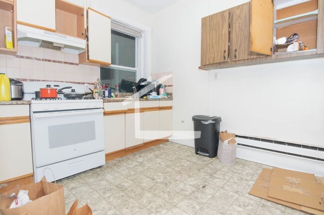 Photo - Harvard St Near Brighton Ave 9/1 Split 2 bed 1100 per person Students ok Walk to everything in A...