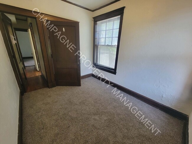Building Photo - Newly Renovated 2 Bed 1 Bathroom Apartment Unit 1W