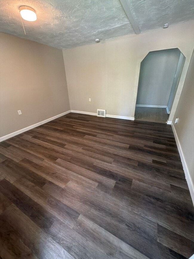 Photo - 7301 Harney Ave