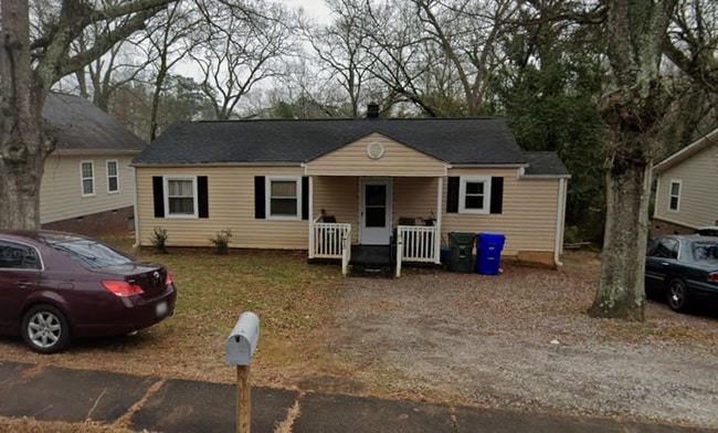 Building Photo - Spacious 3 Bedroom Home Near Downtown Greenville – Over 1,250 SF