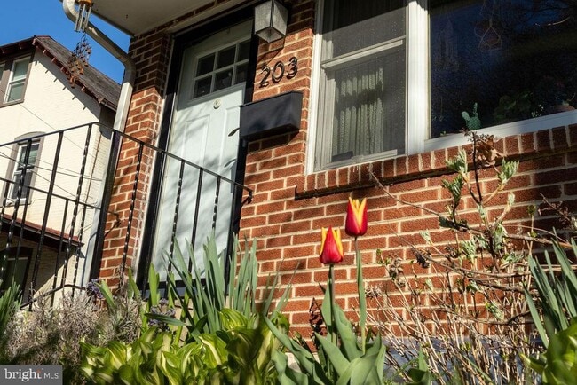 Photo - 203 E Rosedale Ave